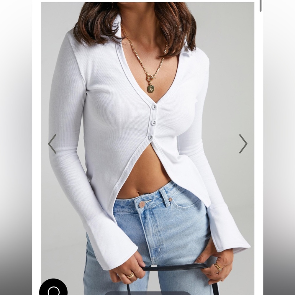 Amsu top in white